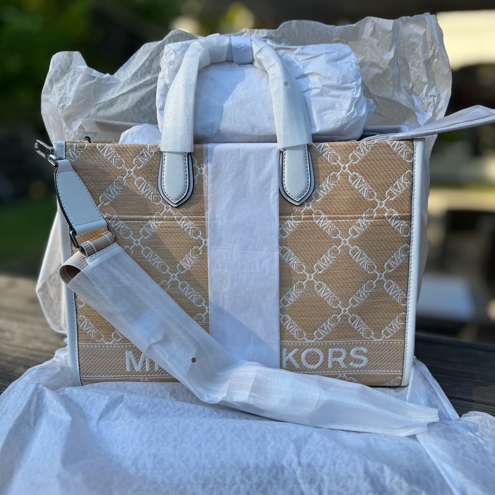 Gigi Monogram Large Grab Tote by MICHAEL Michael Kors - Picture 3 of 6